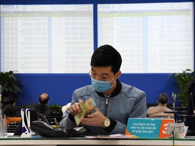 Sau những phiên giảm điểm, tiền mới vẫn nộp đều mua chứng khoán