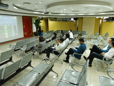 Số tài khoản mở mới tháng 8 sụt giảm mạnh