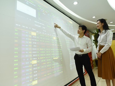 Chứng khoán hấp dẫn hơn