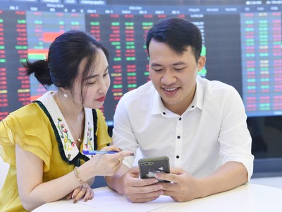 Giao dịch chứng khoán sáng 2/10: Nhóm cổ phiếu thủy sản nổi sóng