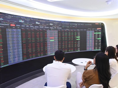 HOSE giải đáp các vấn đề liên quan đến giải pháp giảm tải hệ thống giao dịch