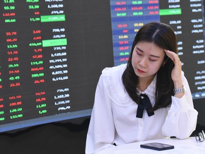 Giao dịch chứng khoán sáng 10/12: Áp lực lớn từ cổ phiếu bluechip 