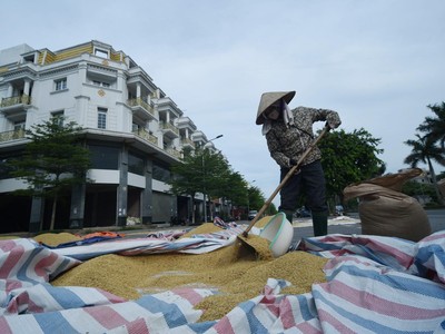 Shophouse "sang, xịn, mịn" tại Lê Trọng Tấn (Hà Đông, Hà Nội) biến thành sân phơi thóc