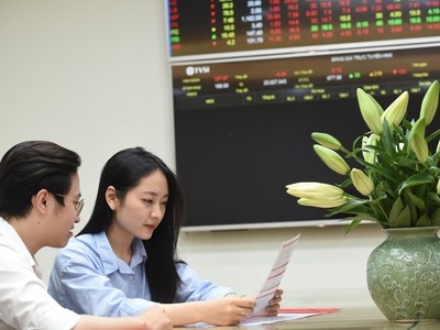 Phiên giao dịch sáng 3/9: Các mã trụ kéo lùi thị trường 