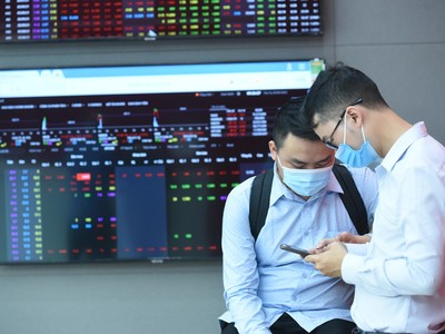 Cổ phiếu bất động sản chưa hết cơ hội