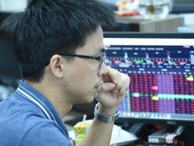 VN-Index tăng trong nghi ngờ, chiến thuật bám theo dòng tiền 