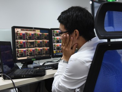 Thiếu lực đỡ từ dòng tiền