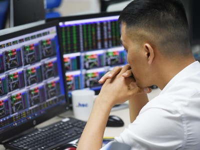 Chứng khoán phái sinh: Tích lũy chờ xu hướng