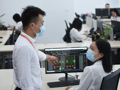 Nhà đầu tư thận trọng với cổ phiếu “có vấn đề”