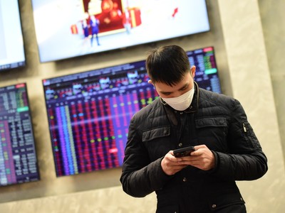 Giao dịch chứng khoán sáng 11/12: VN-Index "đe dọa" mốc 1.700 điểm 