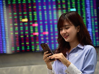 Nhận tin nâng hạng, VN-Index tăng hơn 12,5 điểm 