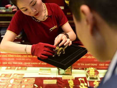 Giá vàng hôm nay ngày 19/2: Vàng SJC giảm 1 triệu đồng/lượng trong ngày Vía Thần tài