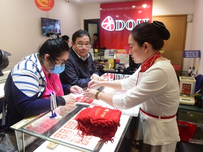 Giá vàng hôm nay ngày 27/12: Thế giới xác nhận đỉnh mới, vàng trong nước tăng mạnh