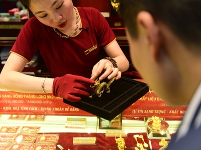 Giá vàng hôm nay ngày 8/12: Vàng nhẫn trở lại sát mốc 154 triệu đồng/lượng