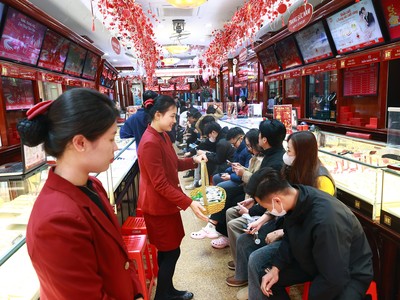 Giá vàng hôm nay ngày 25/2: Vàng vượt mốc 185 triệu đồng/lượng