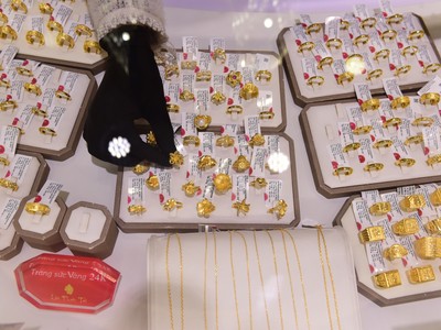 Giá vàng hôm nay ngày 25/12: Vàng quay đầu giảm nhẹ