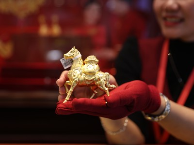 Giá vàng hôm nay ngày 3/3: Vàng điều chỉnh khi "leo" lên mốc 190 triệu đồng/lượng