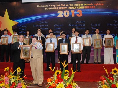 Manulife Việt Nam đạt danh hiệu phát triển bền vững 2013