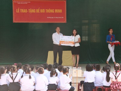 PTI dạy bơi miễn phí cho học sinh trường Văn Yên