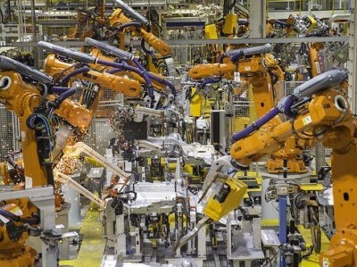 Ngành công nghiệp ô tô và công nghiệp chế tạo đang tích cực nhất trong việc chuyển đổi sang phát triển các phần mềm mới (ảnh internet)