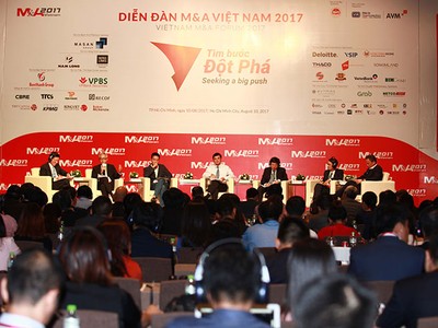 Các chuyên gia trao đổi tại phiên thảo luận thứ nhất: “Nhận diện các yếu tố đột phá trong M&A” - Ảnh: Lê Toàn.