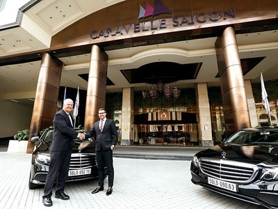 Khách sạn Caravelle đầu tư xe sang đưa đón khách sân bay