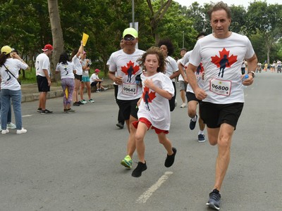 Gần 700 nhân viên và đại lý của Manulife Việt Nam tham gia Chạy bộ Từ thiện 