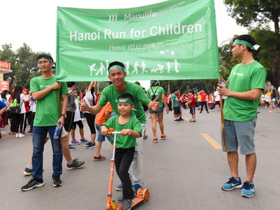 Gần 500 nhân viên và đại lý của Manulife Việt Nam tham gia chạy bộ từ thiện vì trẻ em
