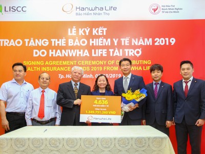 Hanwha Life Việt Nam sẽ trao tặng 4.636 thẻ bảo hiểm y tế cho người nghèo