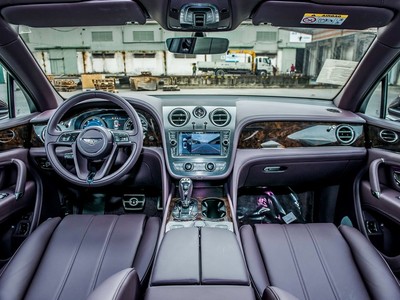 Bentayga V8 phiên bản 100 năm đầu tiên chính thức có mặt tại Việt Nam 