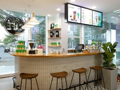 Một góc cửa hàng Hi-Café cạnh trụ sở chính của Vinamilk.