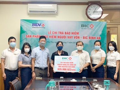 BIC trao hơn 635 triệu đồng tiền bảo hiểm cho khách hàng tại Phú Thọ
