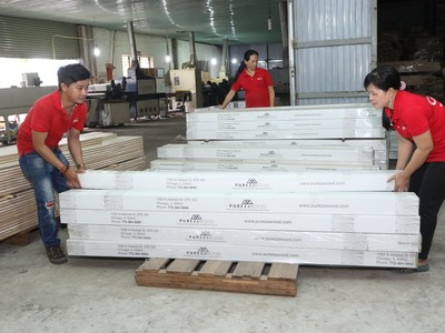 Doanh nghiệp xuất khẩu gỗ ở Bình Dương. Ảnh Lê Toàn 