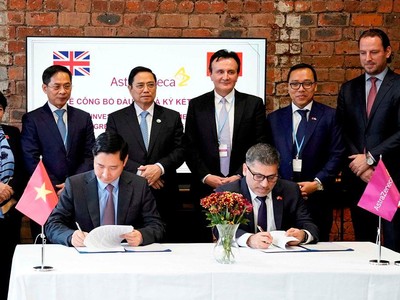 Thủ tướng Chính phủ Phạm Minh Chính chứng kiến lễ ký, công bố các thoả thuận hợp tác giữa AstraZeneca với Việt Nam.