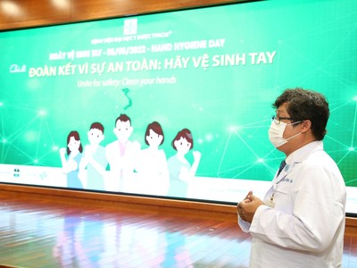 Dettol đã dựng 15 trạm diệt khuẩn tay phục vụ nhân viên y tế, bệnh nhân và thân nhân 