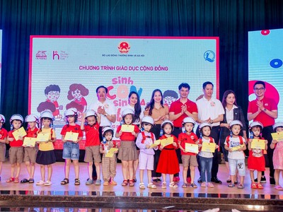 “Sinh Con, Sinh Cha” chia sẻ kiến thức về sức khỏe, hành vi, trí tuệ của trẻ tại Nghệ An 