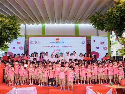 Hàng trăm gia đình có con nhỏ tại Hải Phòng “học làm cha mẹ” tại hội thảo “Sinh Con, Sinh Cha” 