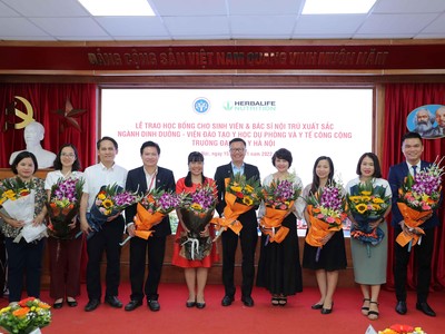 Herbalife Việt Nam trao học bổng cho 20 sinh viên và bác sỹ nội trú xuất sắc ngành dinh dưỡng -Đại học y Hà Nội 