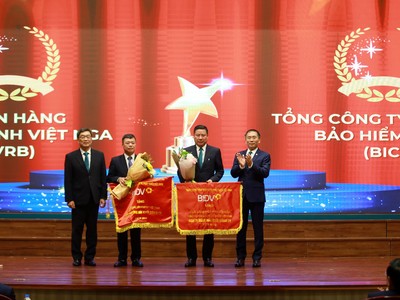 BIC vinh dự được trao tặng cờ đơn vị đứng đầu khối công ty của BIDV năm 2022