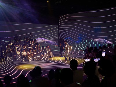 Sun Life Việt Nam tiếp tục đồng hành với nghệ thuật bằng triển lãm: Bật sáng