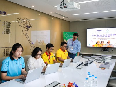 Mondelez Kinh Đô trao tặng máy tính đã qua sử dụng với chất lượng tốt cho học sinh, sinh viên