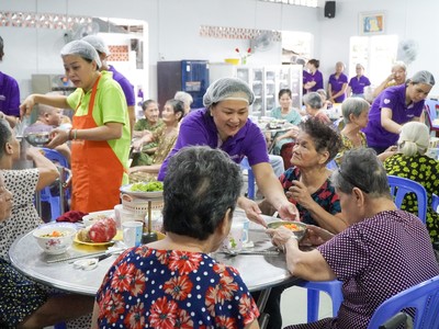 Mondelez Kinh Đô Việt Nam cung cấp hơn 27.000 thùng bánh kẹo đến cộng đồng thông qua Foodbank Việt Nam