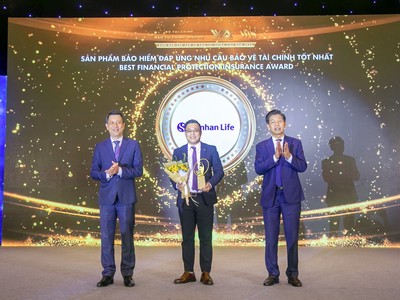 Đại diện Shinhan Life Việt Nam nhận giải thưởng “Sản phẩm bảo hiểm đáp ứng nhu cầu bảo vệ tài chính tốt nhất”
