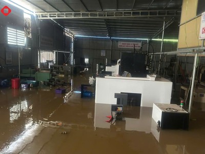 BIC vượt khó hỗ trợ khách hàng khi nước vẫn ngập cao (Hình ảnh tại Thái Nguyên) 