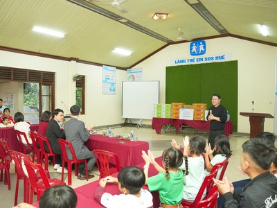 Shinhan Life Việt Nam thăm và trao tặng thiết bị học tập, nhu yếu phẩm cho Làng trẻ em SOS Huế