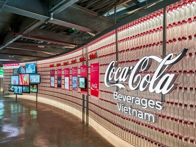 Coca-Cola Việt Nam xác nhận lập kỷ lục Việt Nam với tác phẩm nghệ thuật làm từ bao bì nhựa tái chế 