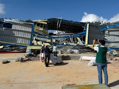 Cán bộ giám định của BIC giám định bồi thường tại Gia Lai sau bão số 13