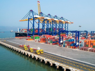 Tổ chức, cá nhân sản xuất, gia công, thuê gia công bán hoặc ủy thác cho tổ chức, cá nhân kinh doanh khác để xuất khẩu phải chuẩn bị bộ hồ sơ theo quy định.