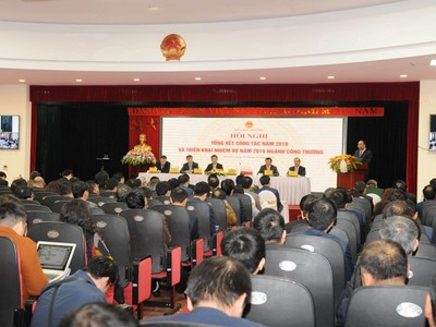 Thủ tướng Chính phủ Nguyễn Xuân Phúc: Ngành công thương chỉ được tiến không được lùi