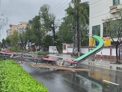 Khẩn trương khắc phục các sự cố sau báo số 9, đảm bảo cung ứng hàng hoá thiết yếu cho người dân vùng bão lũ 